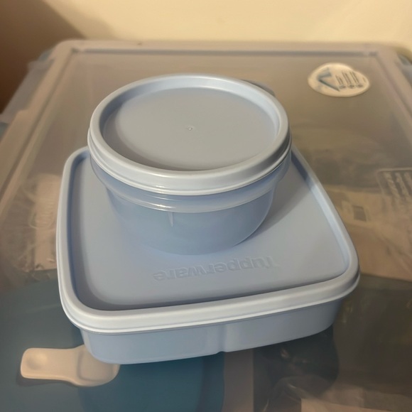 New from Tupperware Perfect lunchbox food storage container - Picture 2 of 7